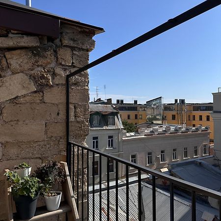 White Door Apartments Mansard Heart Of Odessa 2 Dış mekan fotoğraf