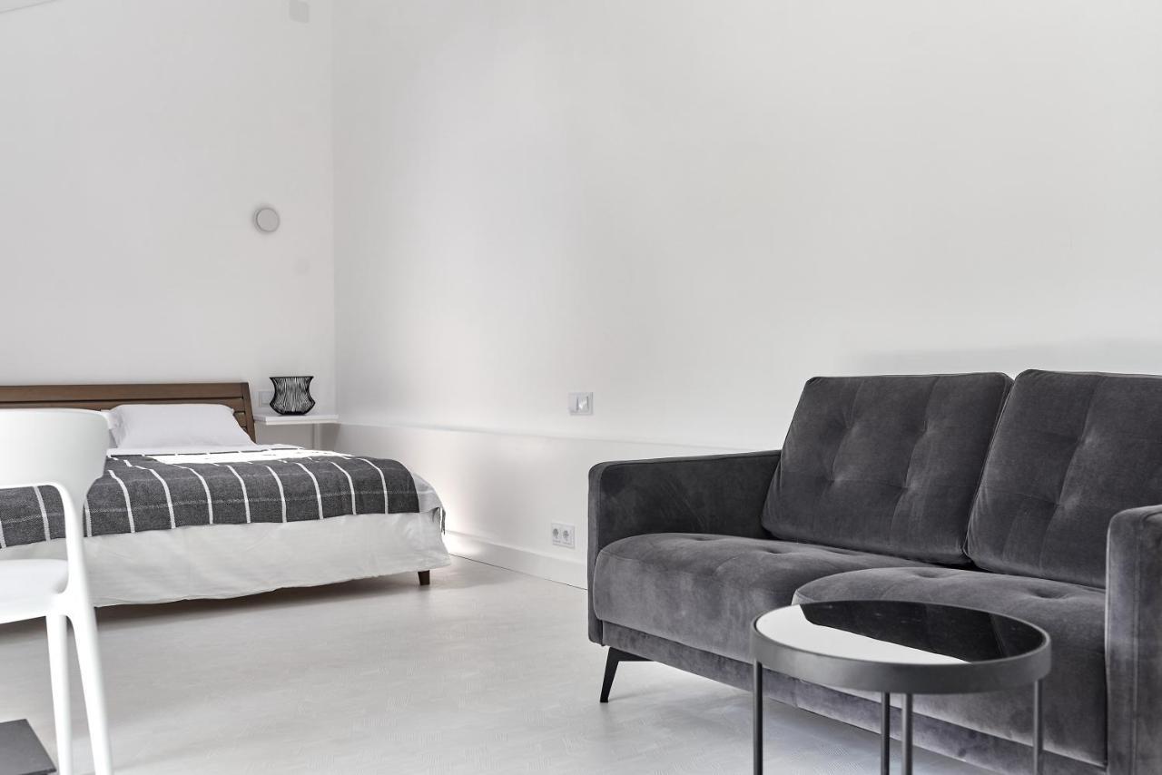 White Door Apartments Mansard Heart Of Odessa 2 Dış mekan fotoğraf