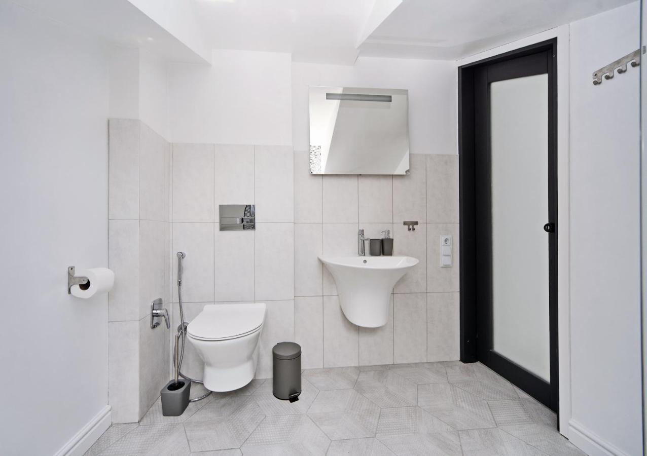 White Door Apartments Mansard Heart Of Odessa 2 Dış mekan fotoğraf