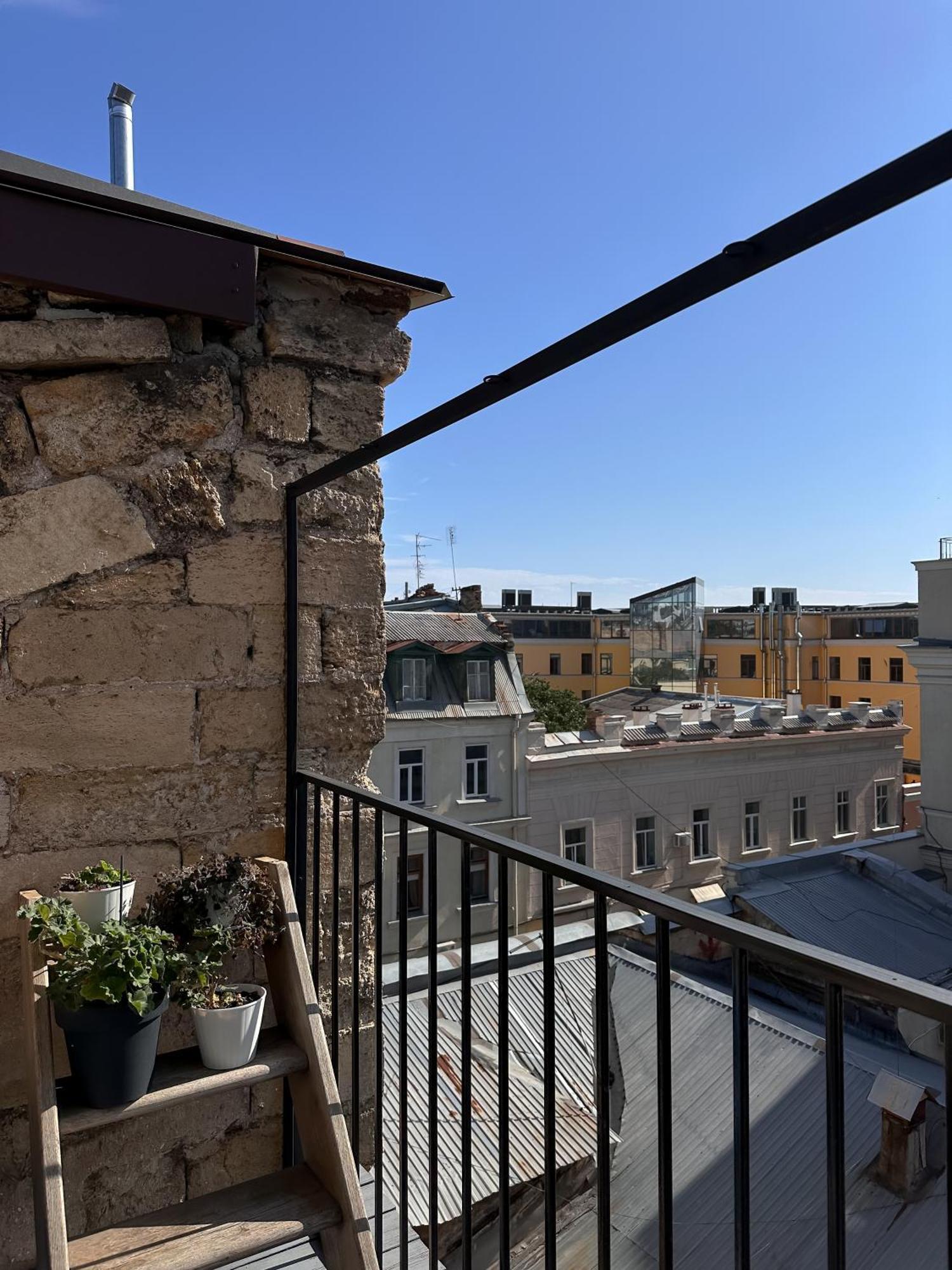 White Door Apartments Mansard Heart Of Odessa 2 Dış mekan fotoğraf
